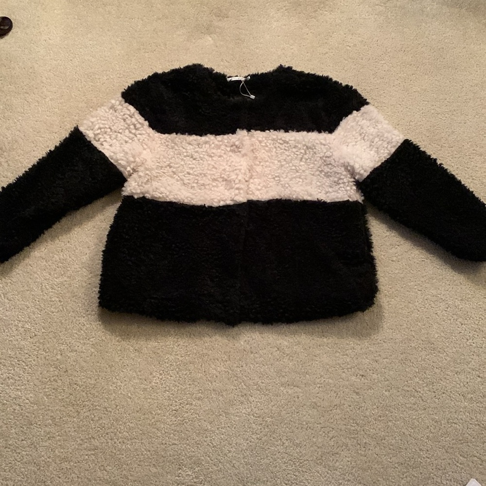 NWT (Z Avenue USA) Super Soft Black & White Woman’s Jacket - Size 1XL